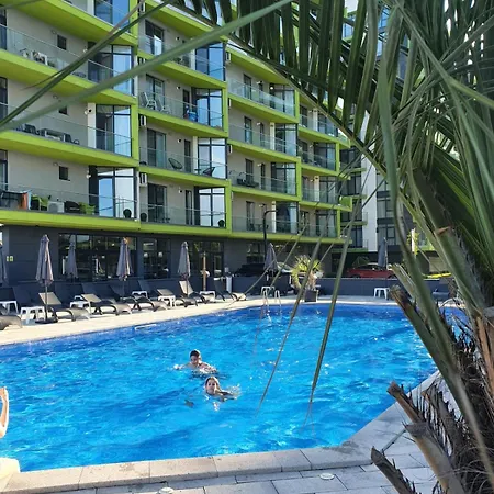 Maeve - Pool & 아파트 *