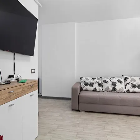 Maeve - Pool & 아파트 Năvodari