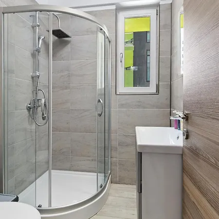 Maeve - Pool & 아파트