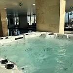 Apartament Maeve - Pool & *
