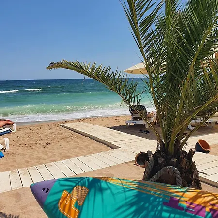 Maeve - Pool & Апартаменты Нэводари