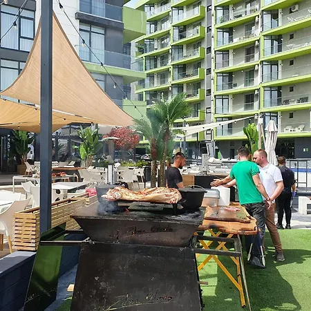 Maeve - Pool & Апартаменты