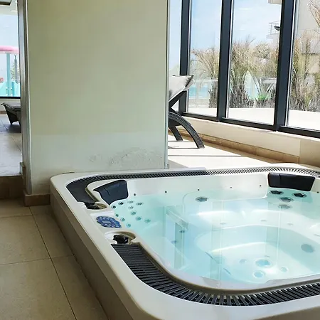 Apartment Maeve - Pool & Spa Beach Resort