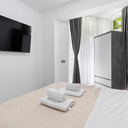 Maeve - Pool & * Нэводари