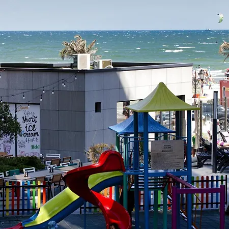 Maeve - Pool & Апартаменты Нэводари