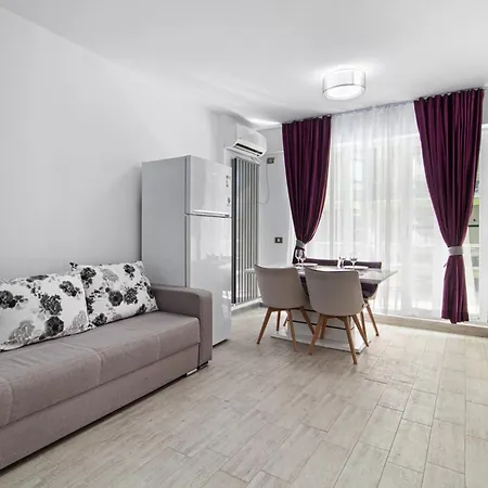 Maeve - Pool & * Нэводари