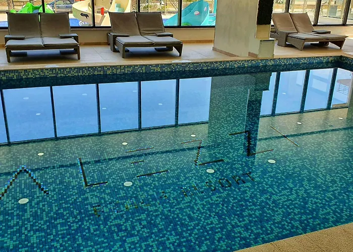 Maeve - Pool & Apartman