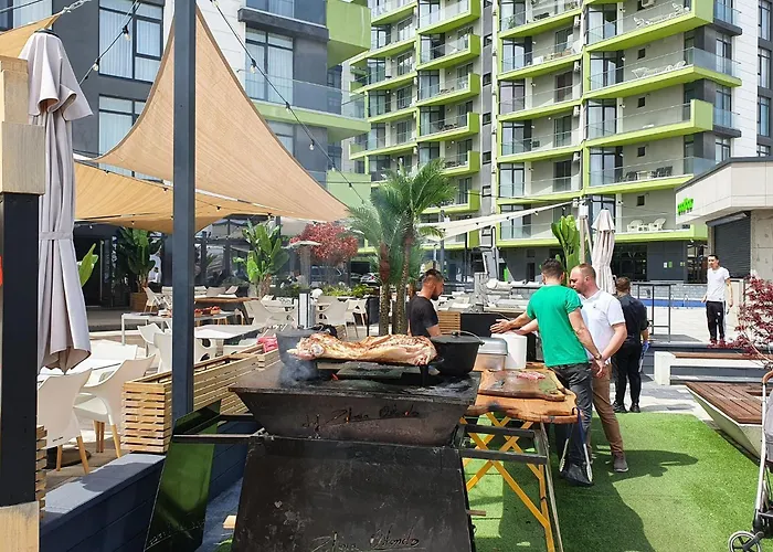 Maeve - Pool & Apartman