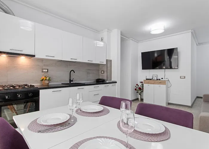 Maeve - Pool & Apartman *