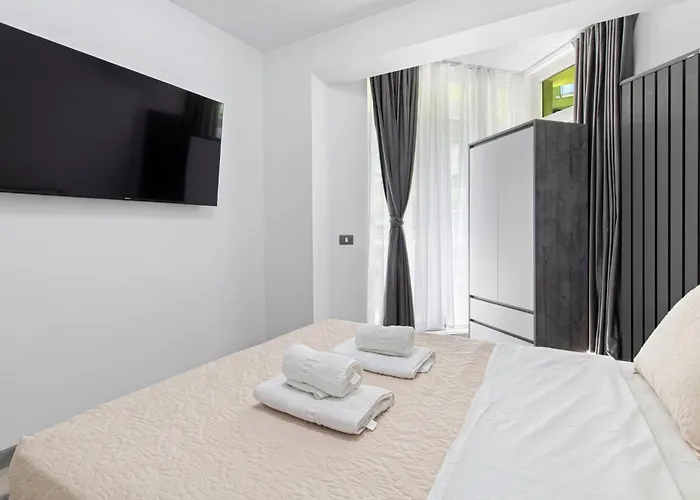 Maeve - Pool & * Năvodari