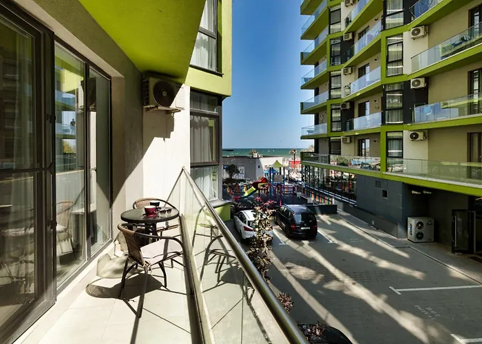 Maeve - Pool & Apartman Năvodari