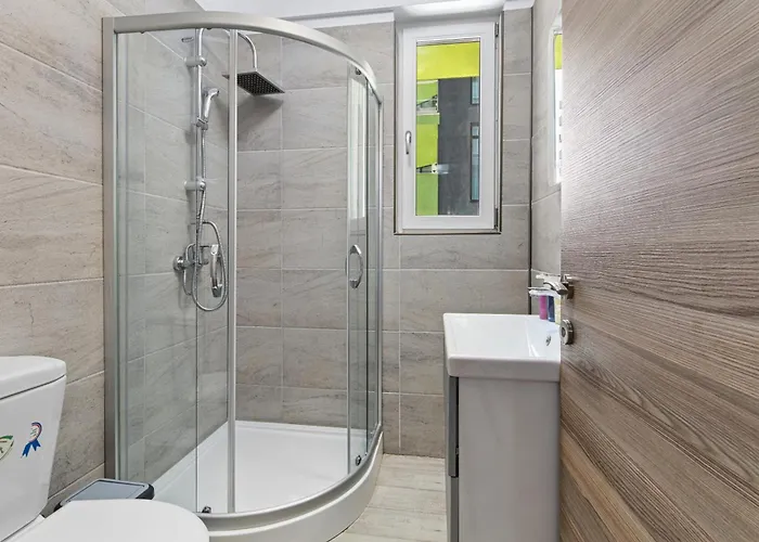 Maeve - Pool & Apartman