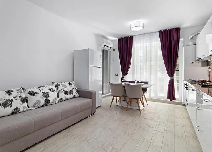 Maeve - Pool & * Năvodari