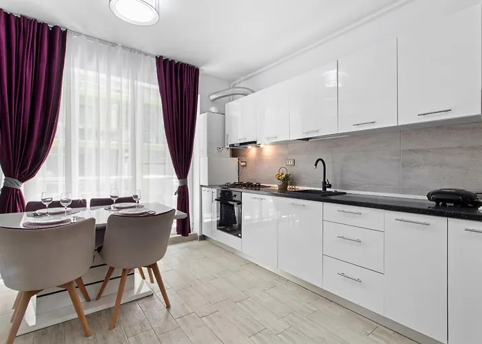 Maeve - Pool & Năvodari