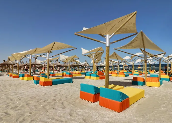 Maeve - Pool & * Năvodari