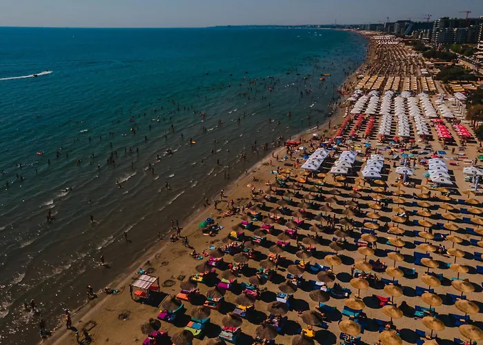 Maeve - Pool & * Năvodari